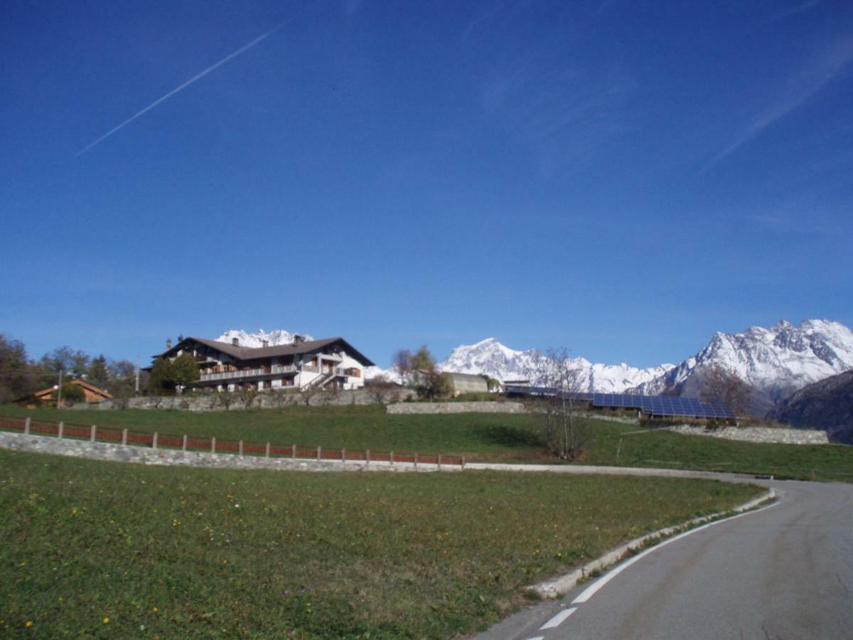 Agriturismo Plan D'Avie อาออสตา ภายนอก รูปภาพ